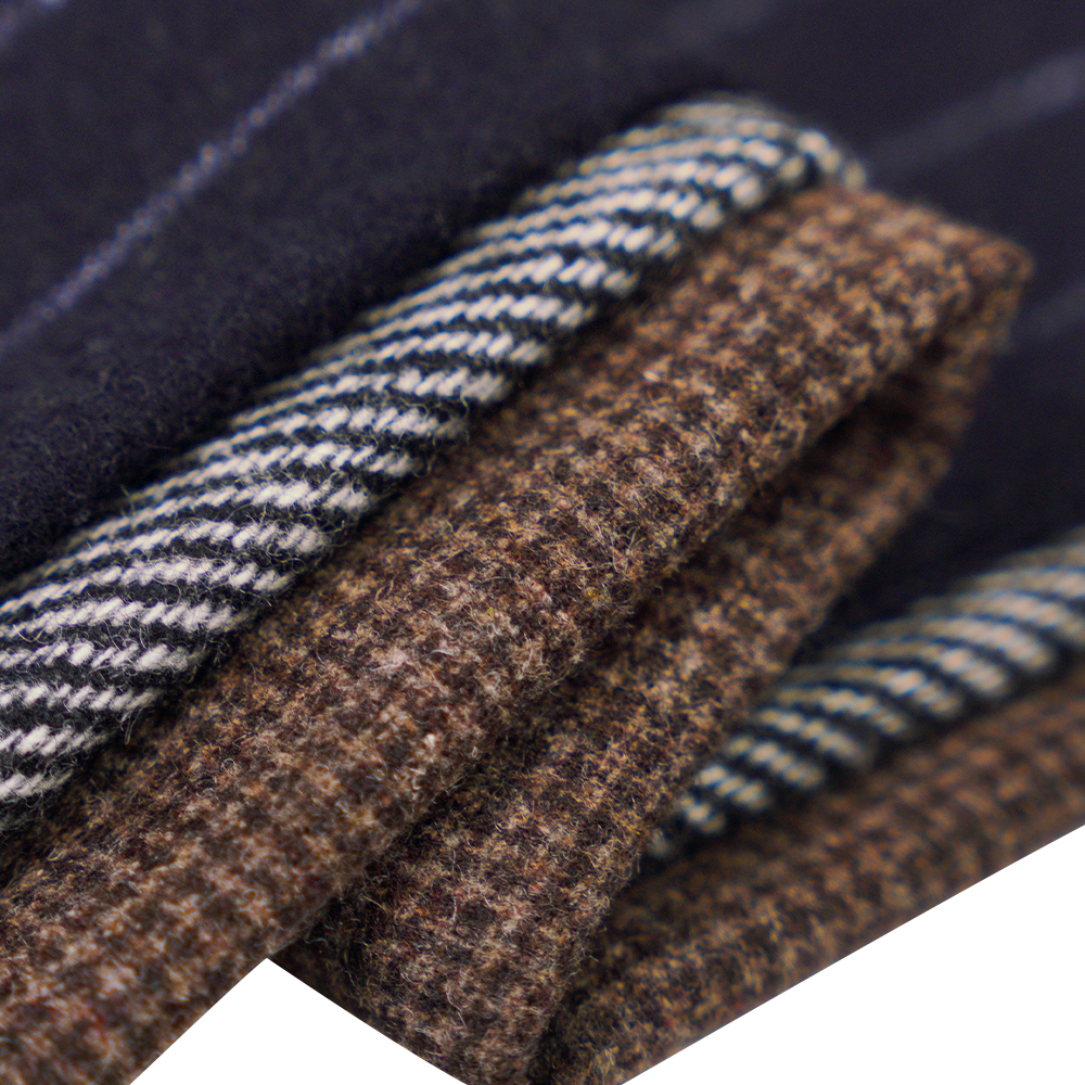 울 50%, 폴리에스테르 30%, 기타섬유 20%, 320G/M, 오프화이트 + 블랙, 트윌 플란넬 원단, ML-C-22104