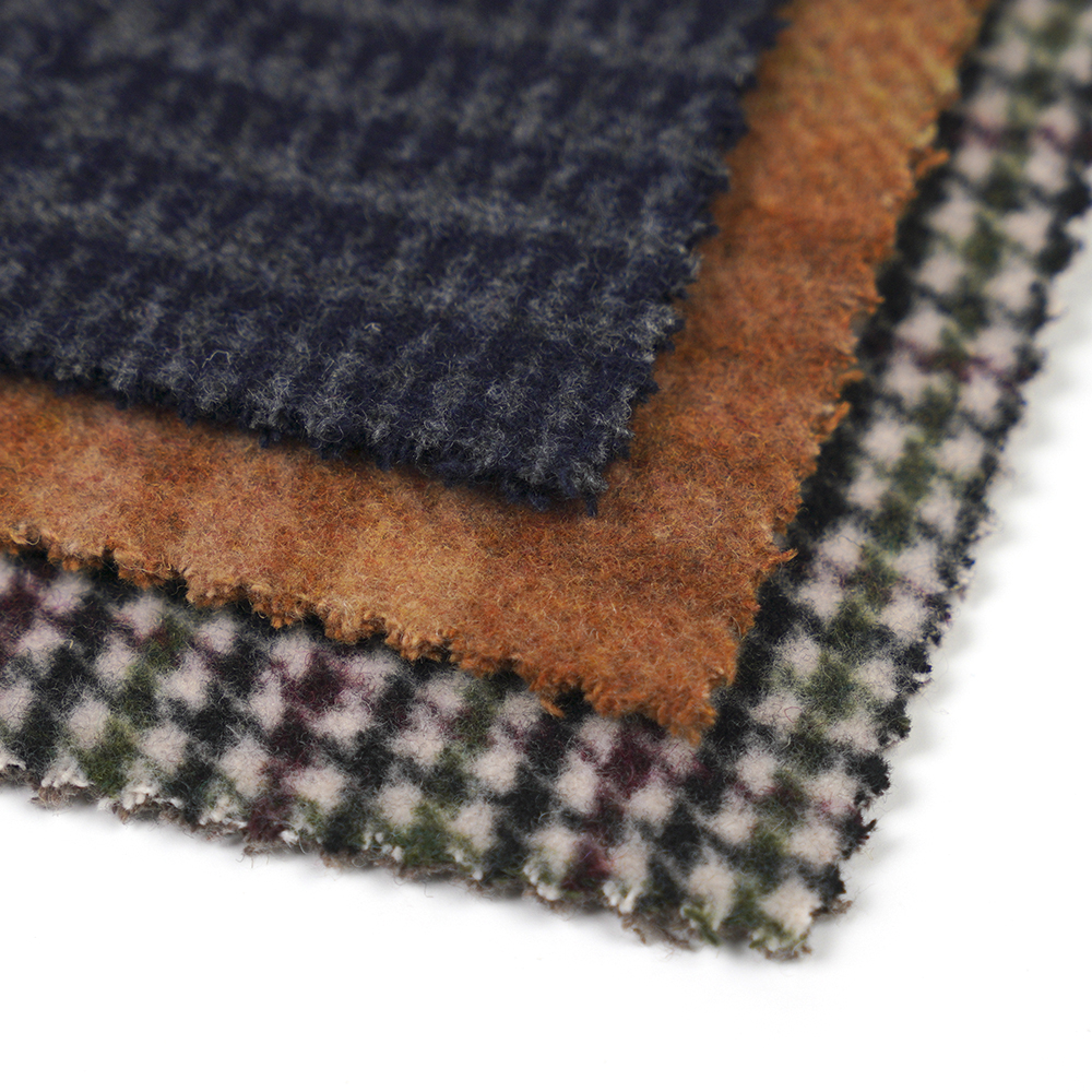 울 50%, 폴리에스테르 40%, 기타섬유 10%, 860G/M, 갈색과 노란색 체크무늬, 벨벳 원단, ML-062142104