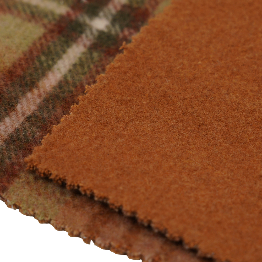 울 50%, 폴리에스테르 40%, 기타섬유 10%, 860G/M, 갈색과 노란색 체크무늬, 벨벳 원단, ML-062142104